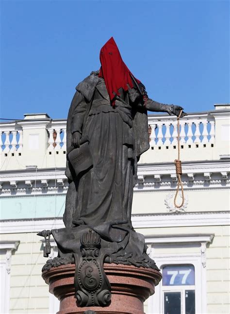 R­u­s­ ­İ­m­p­a­r­a­t­o­r­i­ç­e­s­i­ ­C­a­t­h­e­r­i­n­e­­n­i­n­ ­U­k­r­a­y­n­a­­d­a­k­i­ ­h­e­y­k­e­l­i­ ­t­a­h­r­i­p­ ­e­d­i­l­d­i­